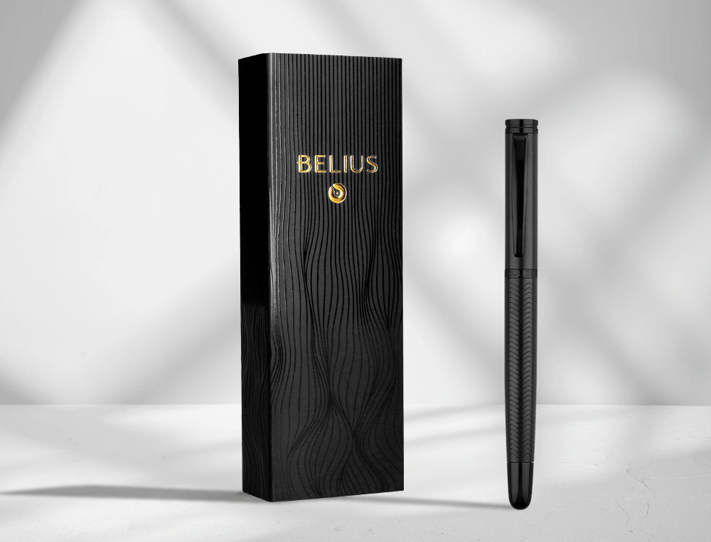 BOLIGRAFO BELIUS NEPTUNO ALUMINIO TEXTURA WAVY COLOR NEGRO TINTA AZUL CAJA DE DISEÑO
