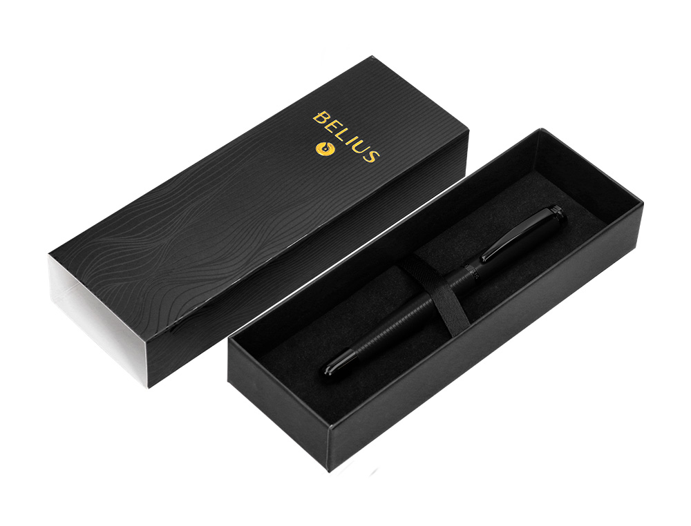 BOLIGRAFO BELIUS NEPTUNO ALUMINIO TEXTURA WAVY COLOR NEGRO TINTA AZUL CAJA DE DISEÑO
